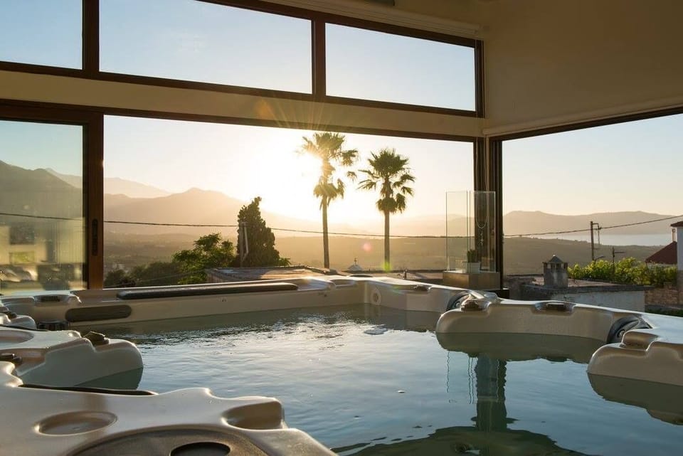 Athina House Spa&Hammam - Roof Terrace with Spa Wirlpool, BBQ & Dinning  Area