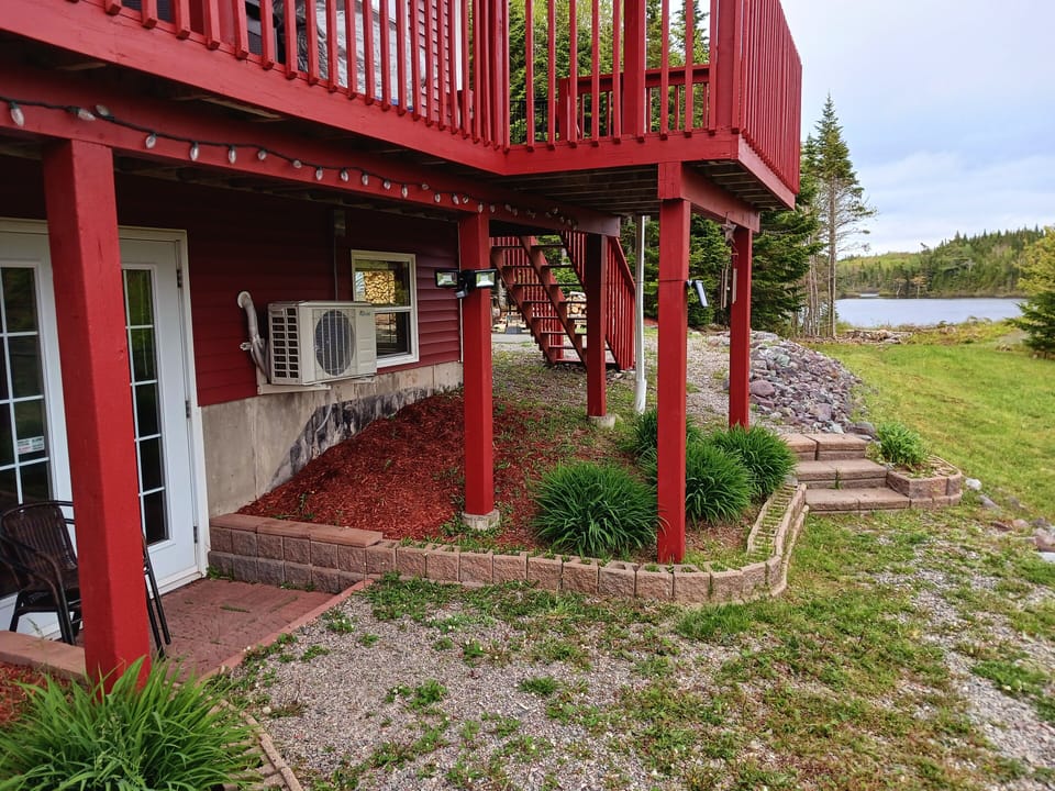 Private entrance & another lake view

