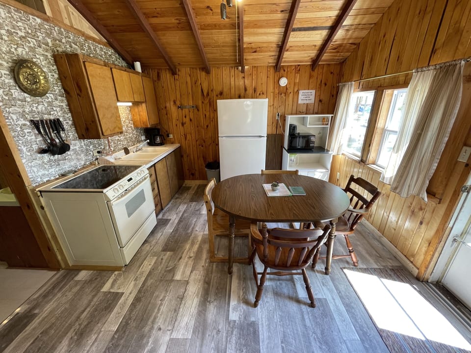 Cabin 2.5's kitchen/dining area