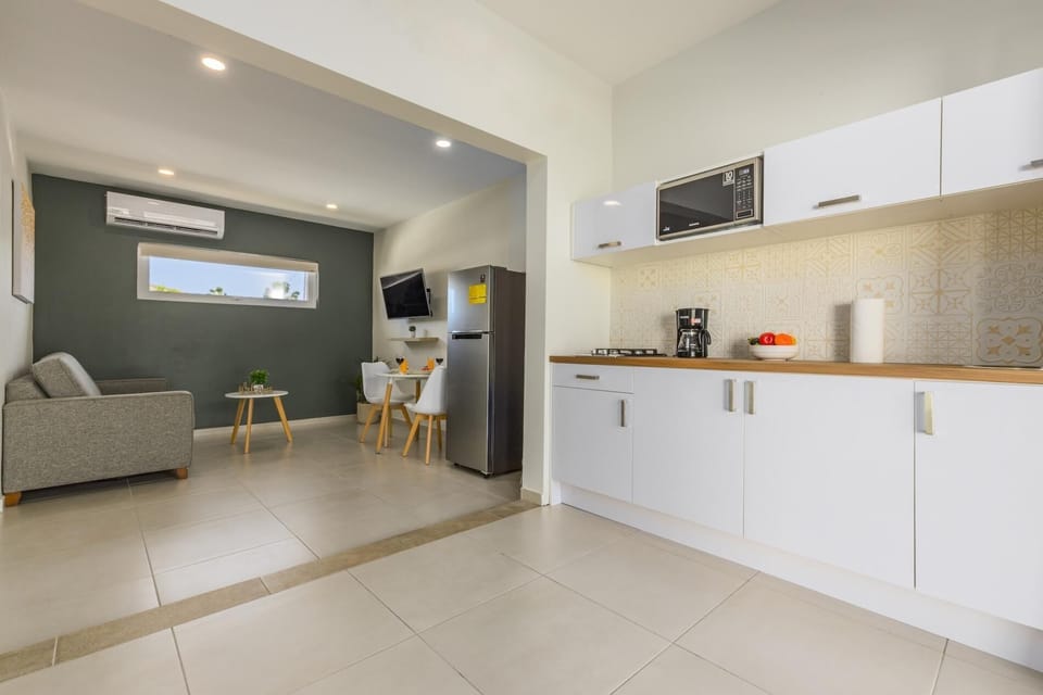 NEW - COZY & MODERN One Bedroom close to Beach (37377)