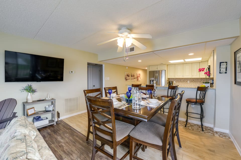 Dining Area | Gated Resort | Keyless Entry | Dishware & Flatware | Smart TV