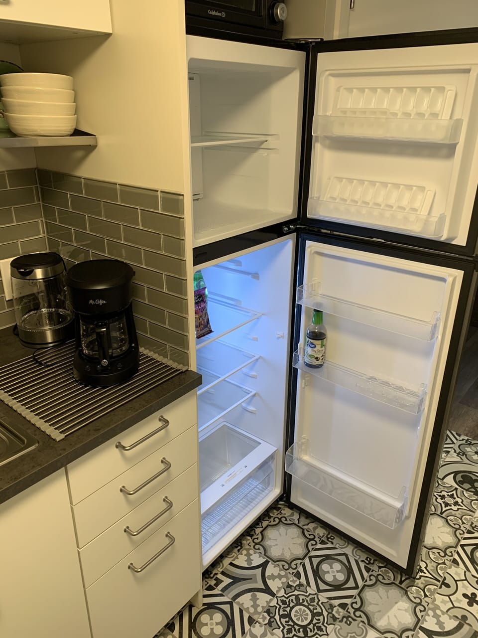 Fridge/freezer with plenty of space for a week's supply of groceries.