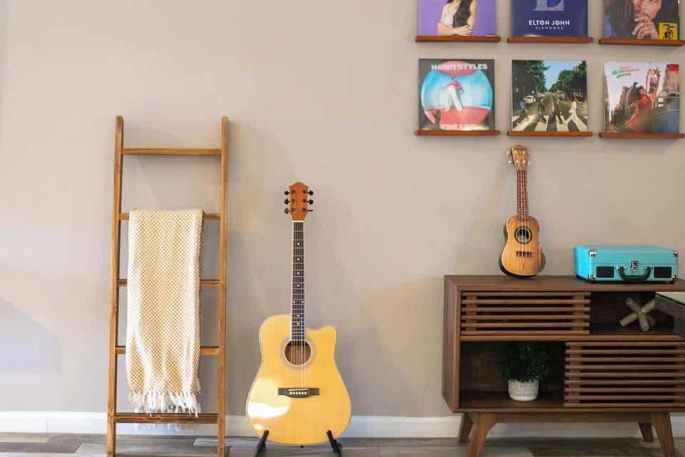 Unleash the musician in you! Sing along your favorite songs with your best buddy! 
