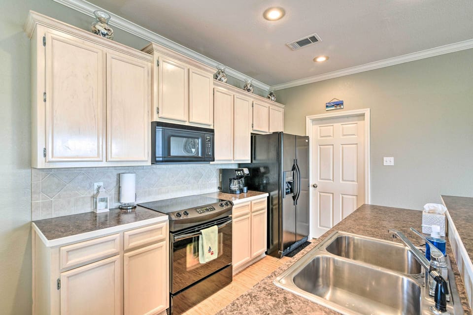 Kitchen | Fully Equipped | Basic Cooking Essentials Provided | Spices