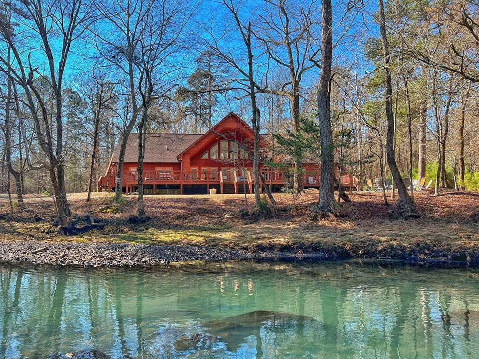 Just steps away from the river / Back Deck