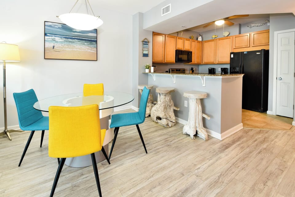 The Palms of Destin 1309 - Dining Area and Breakfast Bar