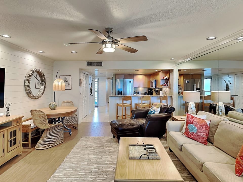 Living Area - Entertainment Area, TV, Dining Nook