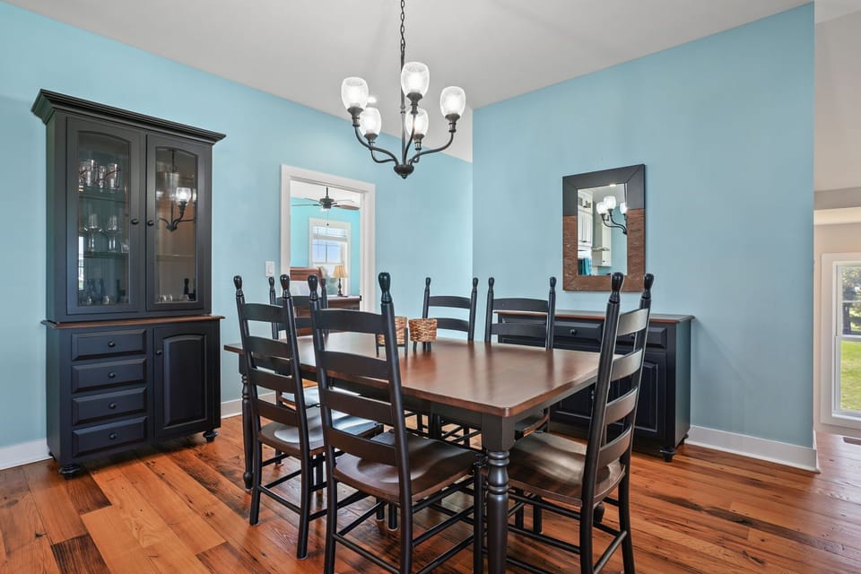 Dining table is perfect for a family/friend meal