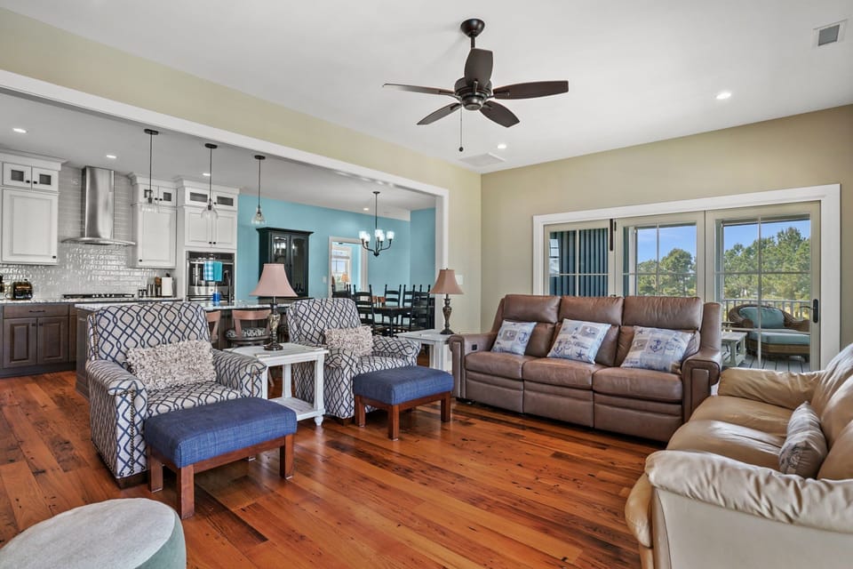 Relax in the living room & step out onto the balcony for breathtaking views