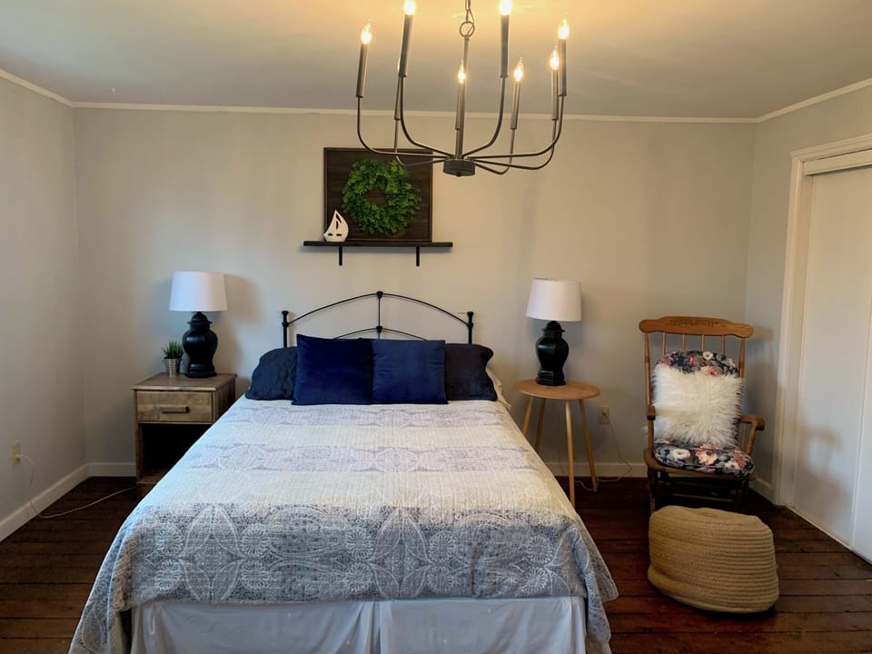 Bedroom #1 - Queen Bed with Daybed