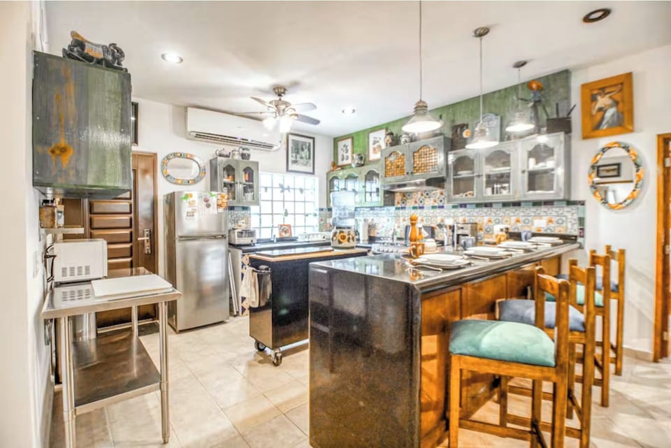 COCINA-BREAKFAST BAR*
