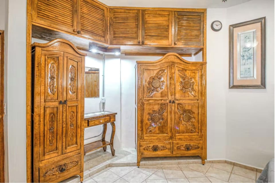 KING BEDROOM 
