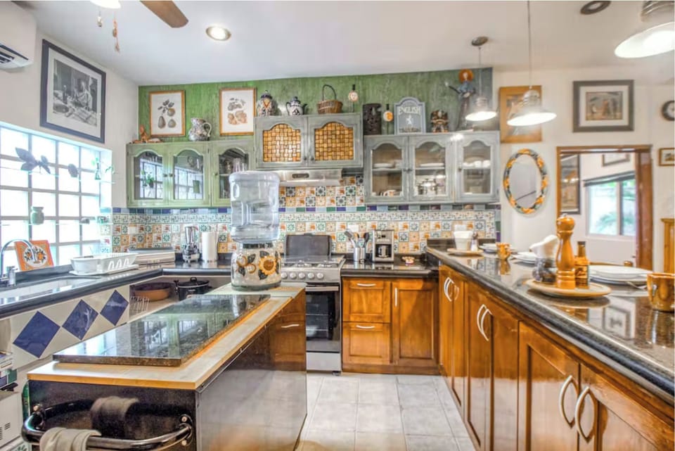 Kitchen, with all you need to prepare whatever you want.