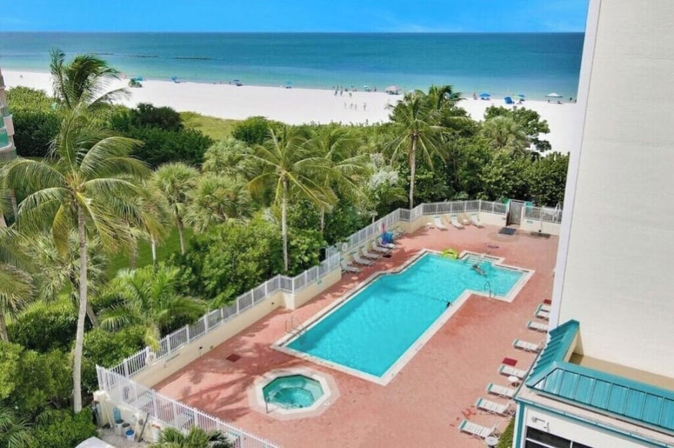 Gated pool & Spa