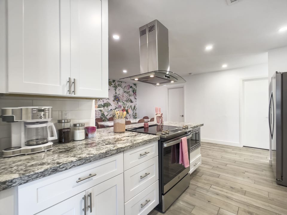 Full kitchen 