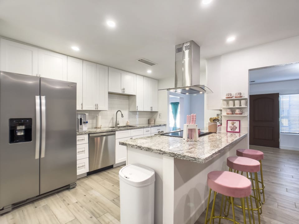 Full kitchen 