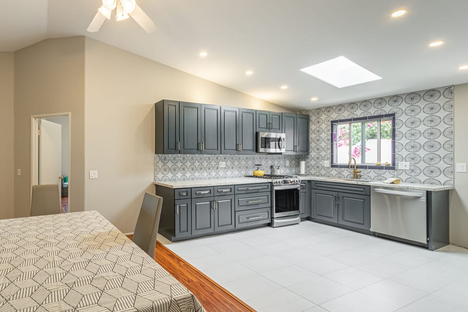 Newley Remodeled Kitchen, Higher End Appliances (including built in air fryer)
