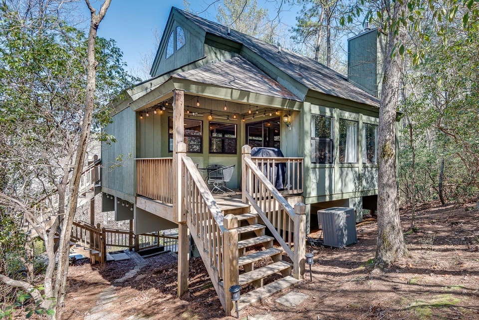 Private deck in the back of the cabin. 