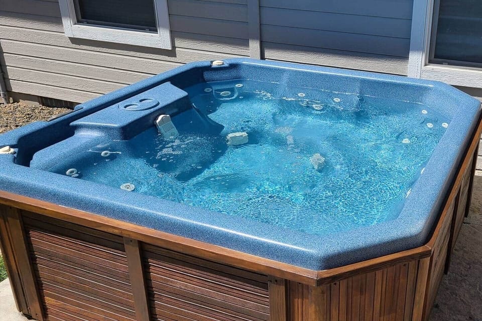 Hot Tub with seating for 5.