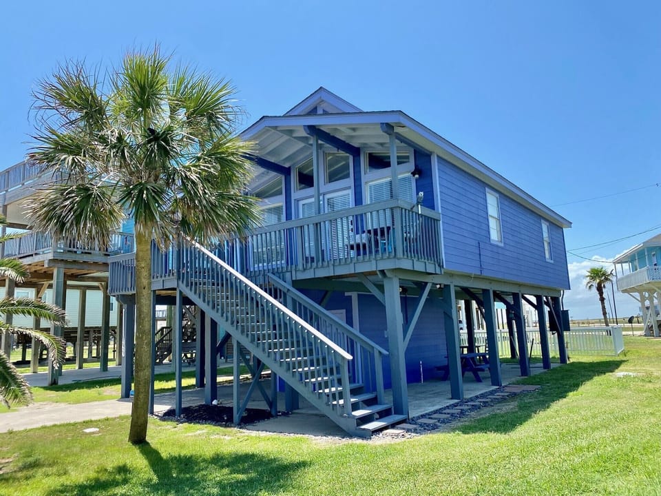 Barefoot and Blessed - the cutest purple house in the neighborhood!