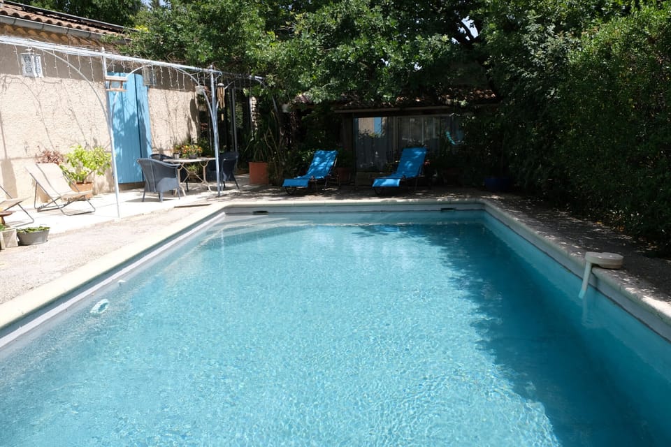 OPPÈDE vacation rental, comfortable house for rent, swimming pool for 6 people. Online reservation with Plaisirs & Maisons de Provence
