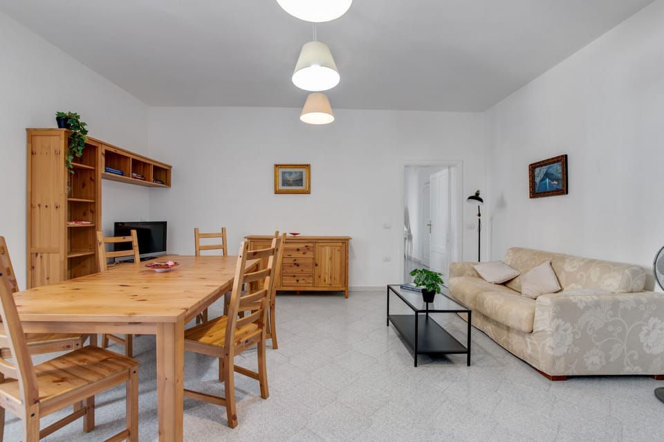 living room A due passi dal ponte - Affitti Brevi Italia