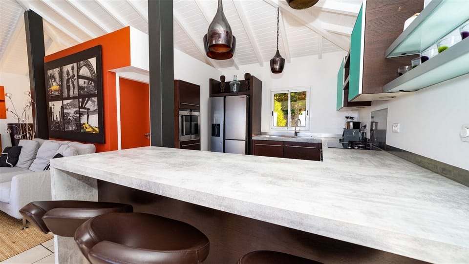 Kitchen & Dining Area
