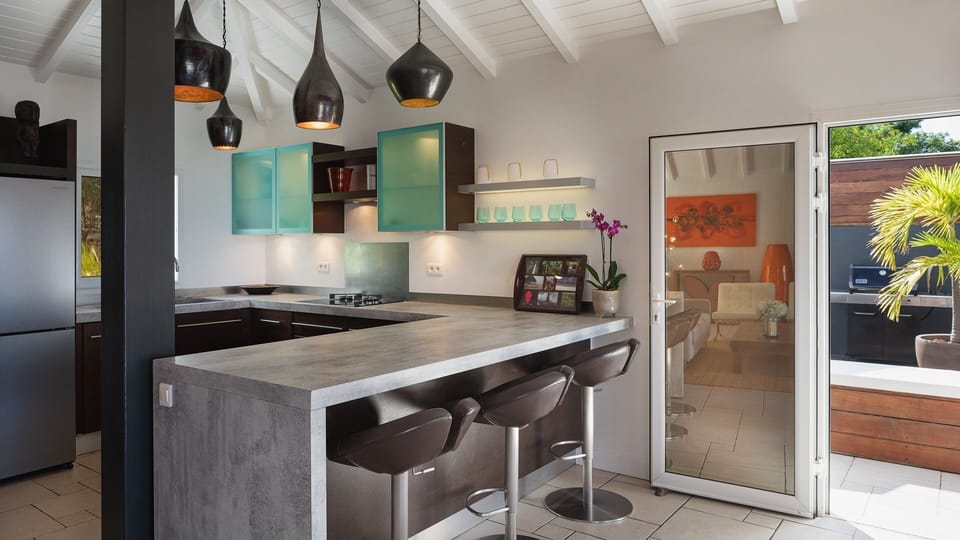 Kitchen & Dining Area