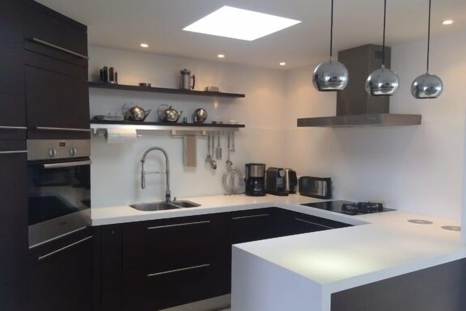 Kitchen: Fully equipped kitchen, air conditioning refrigerator with ice maker, oven, stove, micro wa