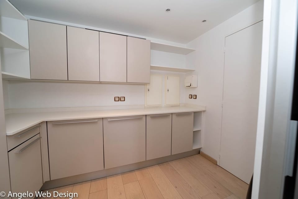 Kitchen & Dining Area