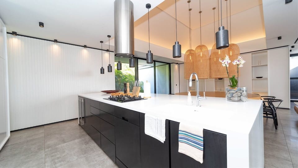 Kitchen & Dining Area