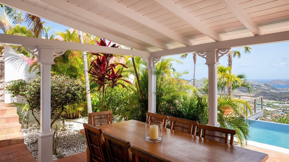 Dining Area & Kitchen