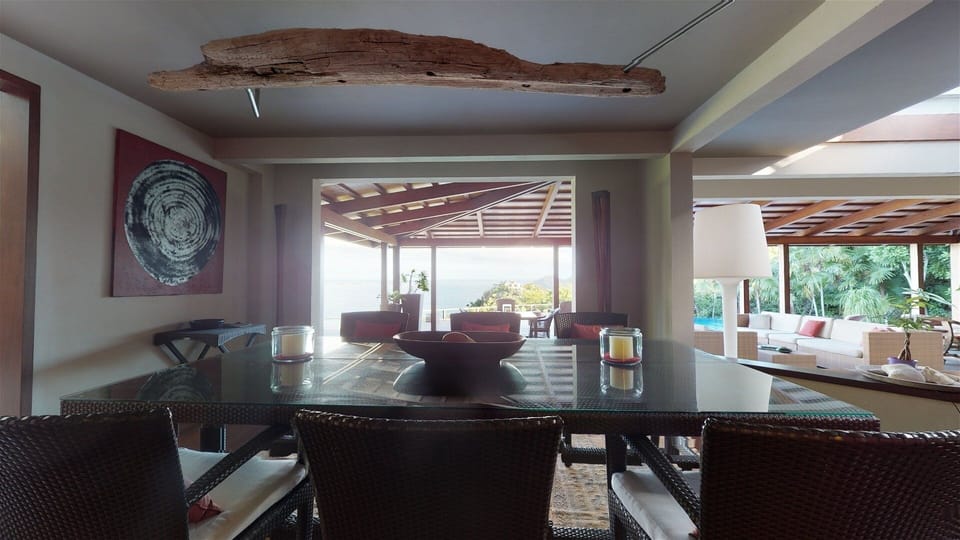 Dining Area & Kitchen
