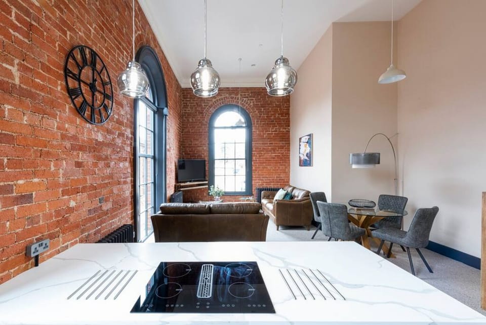 The exposed brickwork and 3.5m high sash windows remind guests of the history of the building which is a former Methodist church. Built in 1848 and positioned in the centre of a bustling, yet quaint village of Edwinstowe, our holiday homes are perfectly p