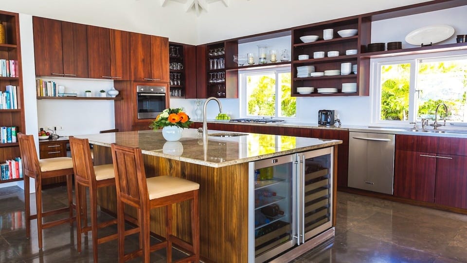 Kitchen & Dining Area