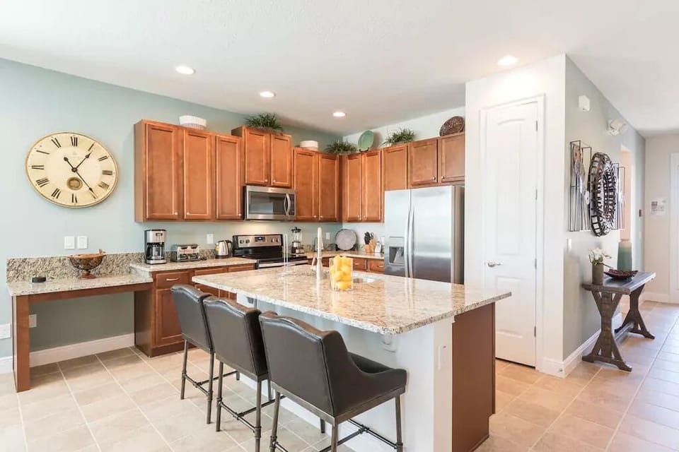 Kitchen and Island Bar