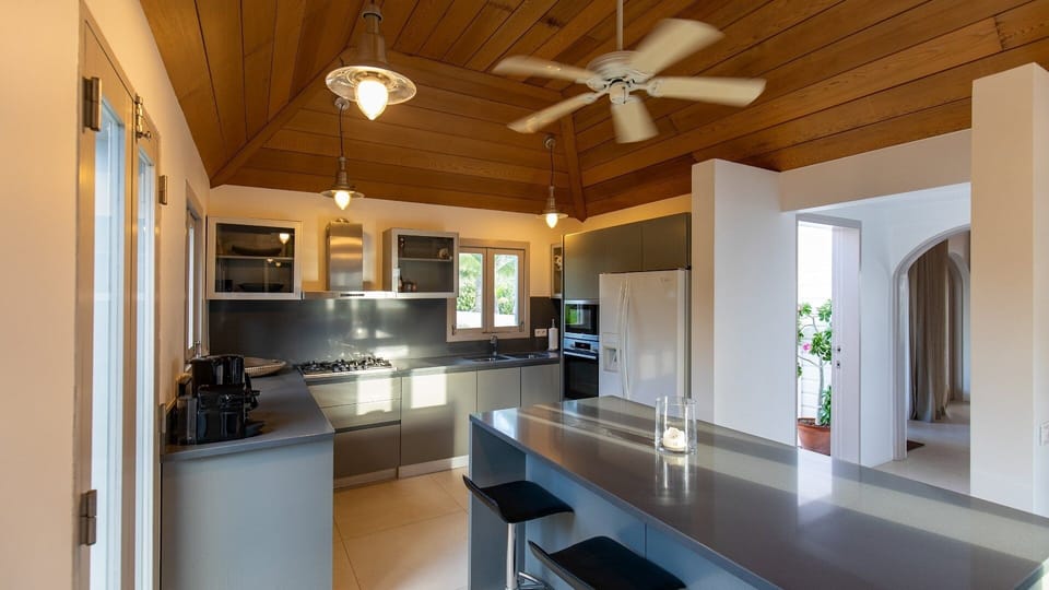 Kitchen & Dining Area
