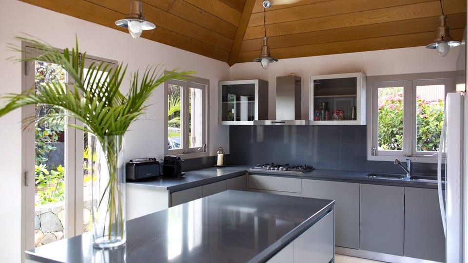 Kitchen & Dining Area