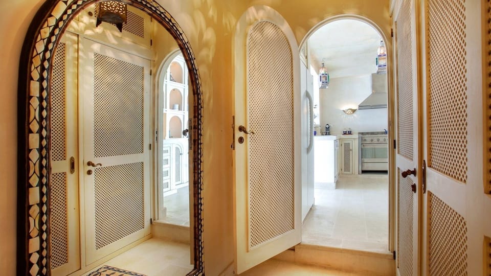 Kitchen & Dining Area