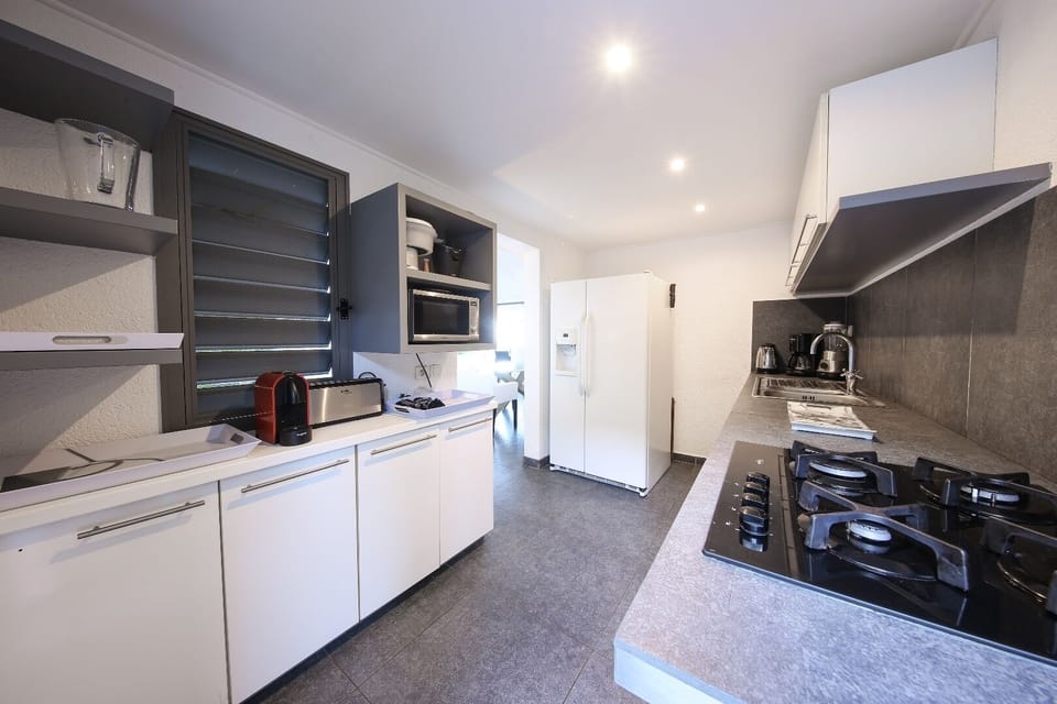 Kitchen: Fully equipped kitchenfor gourmet, Oven , microwave, Refrigerator with ice maker, Dishwashe