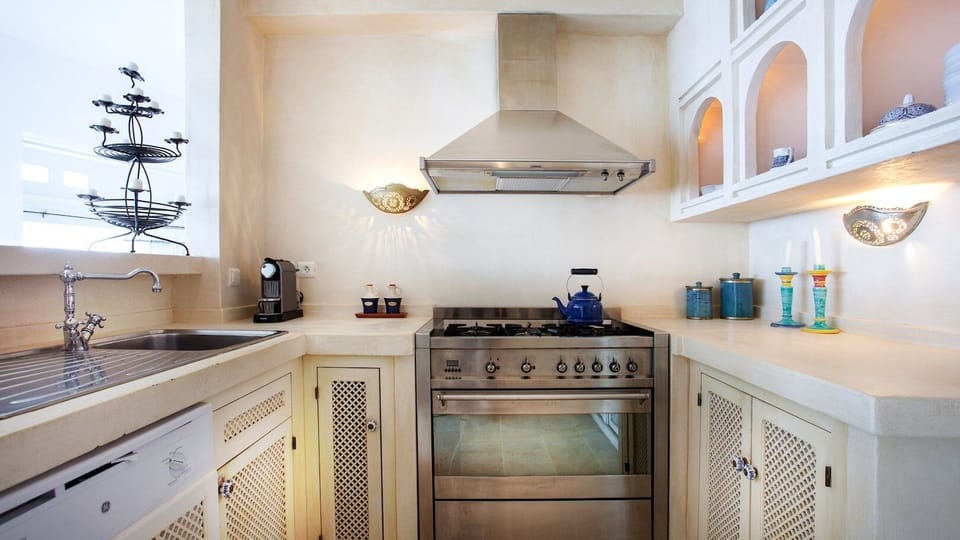 Kitchen & Dining Area