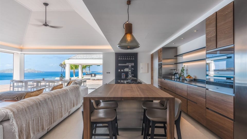 Dining Area & Kitchen