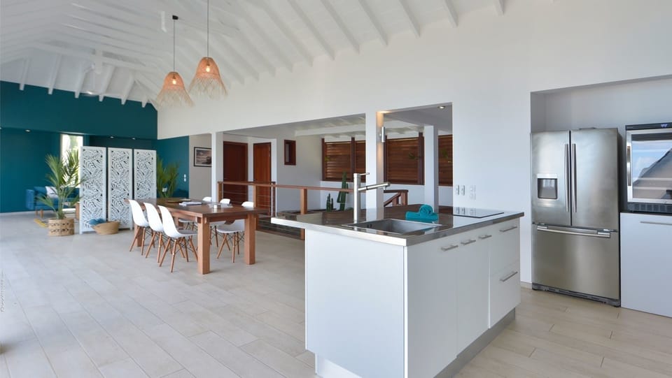Kitchen & Dining Area