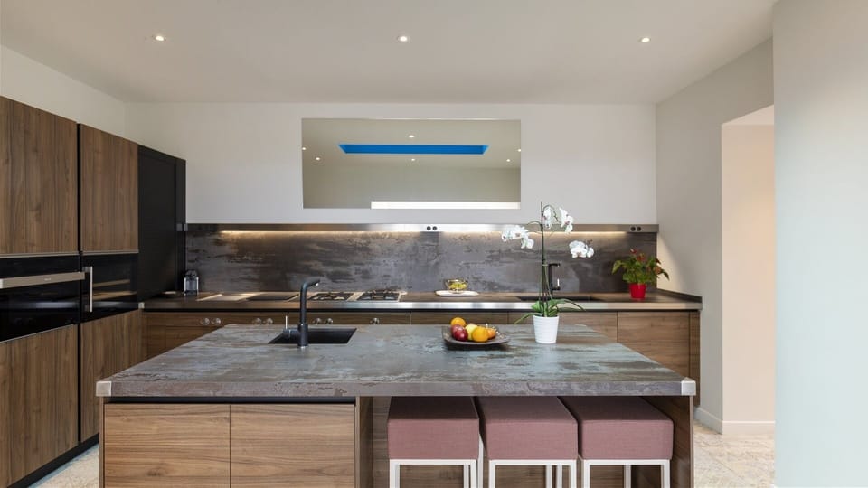 Dining Area & Kitchen