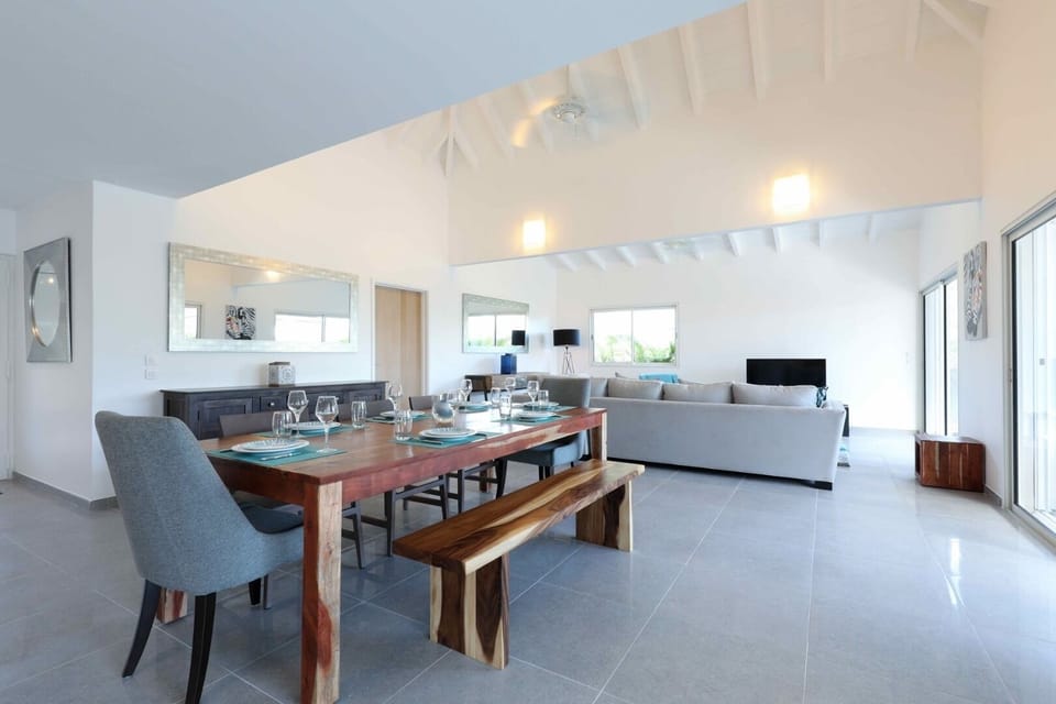 Living & Dining Area