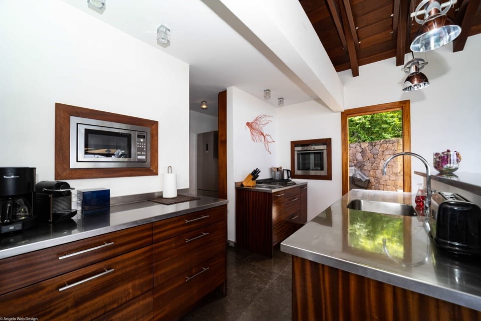 Kitchen & Dining Areas