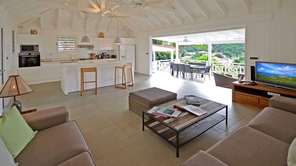 Living Area & Kitchen