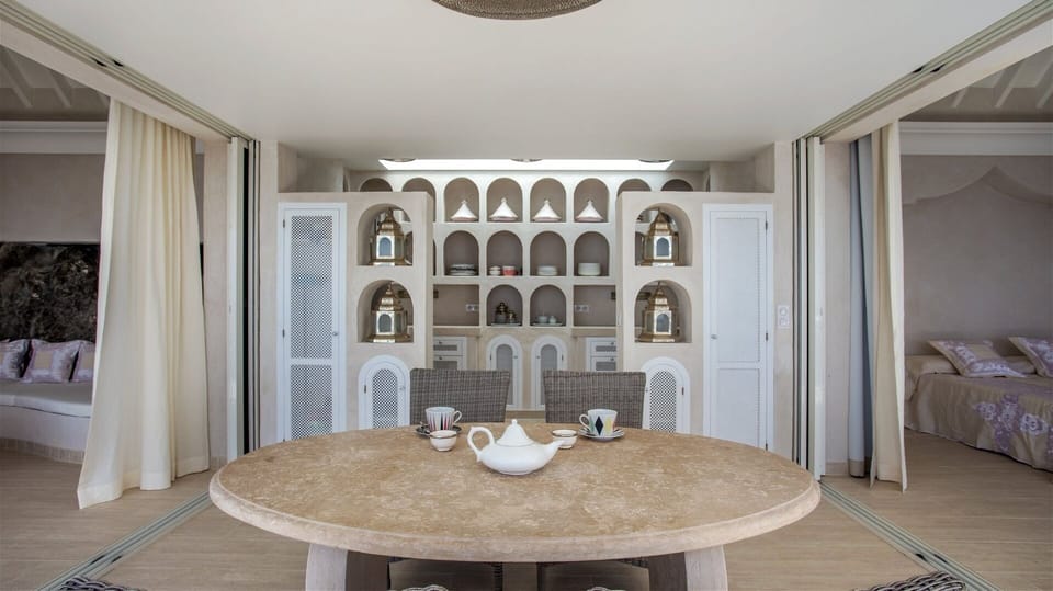Kitchen & Dining Area
