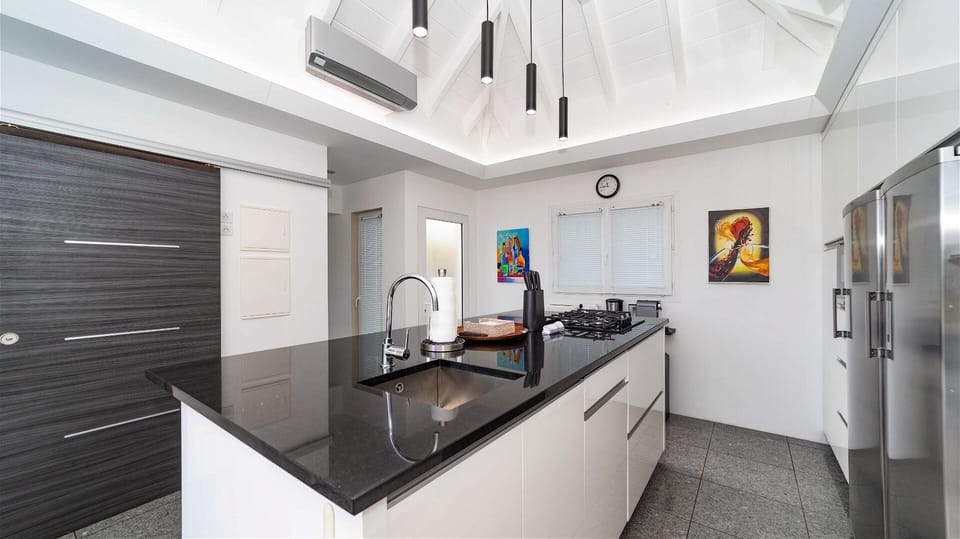 Kitchen & Dining Area