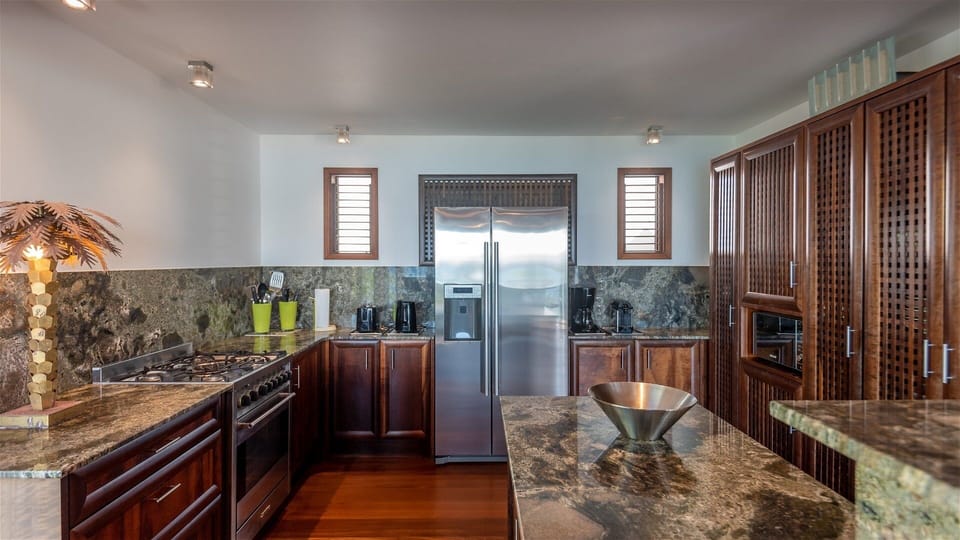 Kitchen & Dining Area